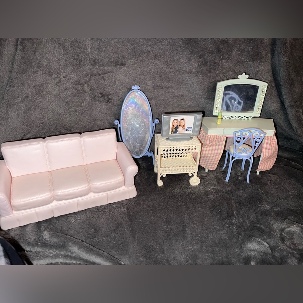 2002 Mattel Mary-Kate & Ashley Olsen Let’s Get Stylin’! Dressing Room B0175 Doll
